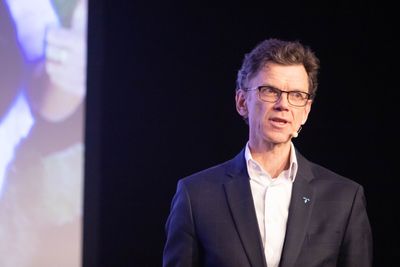 Norgessjef Petter-Børre Furberg i Telenor under Inside Telecom-konferansen våren 2022.