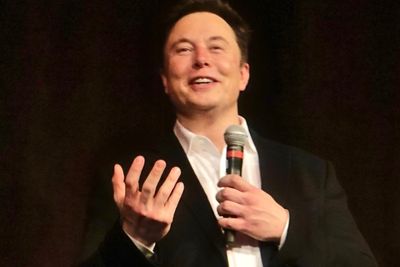 Elon Musk har store planer for Twitter, og nå har noen av dem tilsynelatende blitt lekket. Bildet er fra en annen anledning.