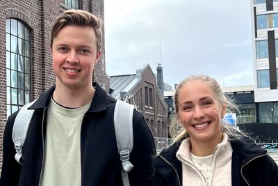 Adrian Hjellestad og Aurora Baardsen ved Høgskolen på Vestlandet har begge fått jobber innenfor hydrogen.