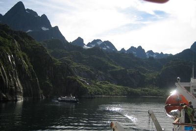 Turist-magneten Trollfjorden har gitt navn til Hadsel kommunes bredbåndsselskap, som nå kan få nye eiere i en fusjon med Lyse-eide Signal bredbånd og Lofotkraft bredbånd. 