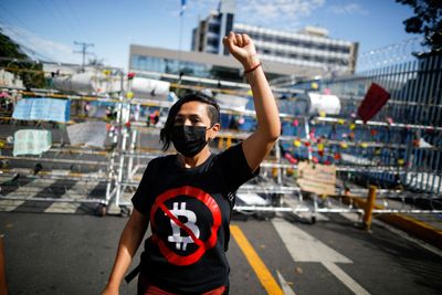 Det var store protester mot innføringen av bitcoin i El Salvador i september. Nå viser det seg at innføringen har gått trått.