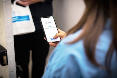 Mobilepay utrykker ingen bekymring for utviklerfrykt ved fusjonen mellom Vipps, Mobilepay og Pivo. Bildet er av en betaling med den danske appen Mobilepay.