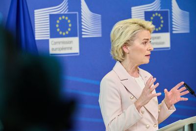 EU-kommisjonens president Ursula von der Leyen skal legge frem nye forslag om fornybar energi 18. mai.