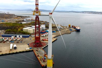 Turbinene som skal bli Norges første havvindpark, Hywind Tampen, er nå i ferd med å sammenstilles. Norske havvindaktører ser med spenning på de videre ambisjonene for havvind fra regjeringen. 