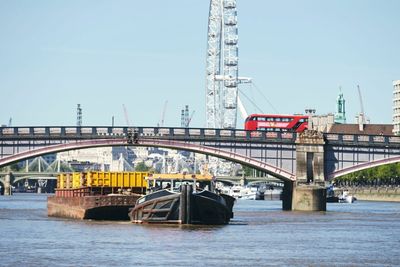 Slepebåten til Cory på Themsen i London. 