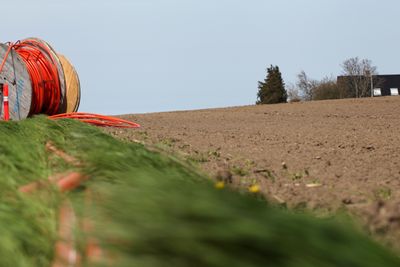 Utbyggere og kommuner må kommunisere tettere om bredbåndsprosjekter,  mener Nkom.