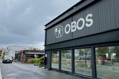 Obos har etablert et eget visningssenter på Fornebu for salg av boligene de planlegger å bygge. Flere av boligene under oppføring er allerede solgt.
