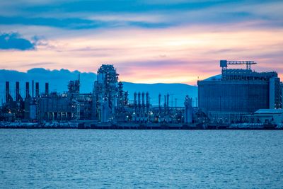 Equinor melder at det nå er LNG i tankene på Melkøya-anlegget. Driften startet opp i forrige uke, etter å ha vært stengt siden brannen i 2020. 