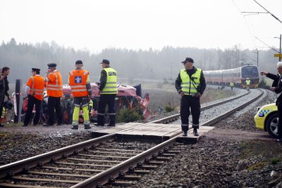 Illustrasjonsbilde fra 2010 da en maxitaxi ble tatt av toget på en usikret planovergang ved Adal mellom Skoppum og Tønsberg.