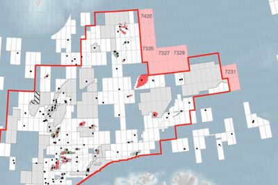 De rosa blokkene var foreslått lagt til i årets TFO-runde i Barentshavet, hvor man tildeler nye oljelisenser. Det er tre av de øverste blokkene, i 7426, som nå er tatt ut av årets runde. 