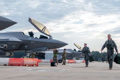 Amerikanske og norske F-35A på RAF Lakenheath 23. juni 2022 i forbindelse med øvelsen «Point Blank 22-3».