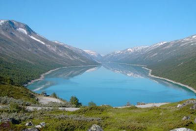 De sørlige delene av Norge har hatt lite nedbør over lang tid, og kraftprodusentene bes om å spare på vannet. Arkivfoto fra vannmagasinet Øvre Otta.
