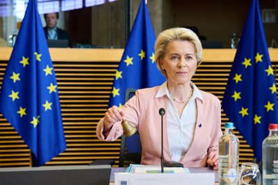 EU-kommisjonens president Ursula von der Leyen advarer medlemslandene om at Russland kan stanse all gasseksport. Nå forbereder Kommisjonen tiltak som energiministrene skal drøfte på et krisemøte senere i juli.