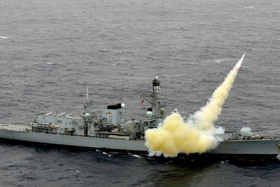 Type 23-fregatten HMS Montrose gjennomfører den første Harpoon-fyringa på nesten ti år utenfor kysten av Skottland i 2013.