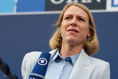 Utenriksminister Anniken Huitfeldt mener stater har et ansvar for å ikke tillate cyberkriminalitet innenfor sine grenser.