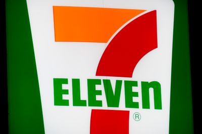 Bilde av logoen til hurtigmatkjeden 7-Eleven.