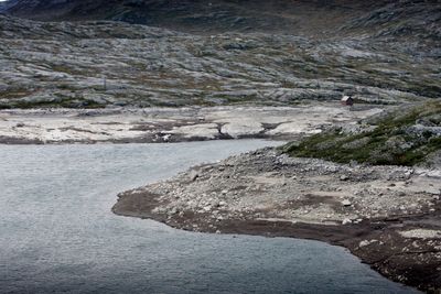 Illustrasjonsfoto: Kraftkrisen har ført til lav vannstand i kraftmagasinene. Her fra Osvatnet i Torbudalen ved Sunndalsøra i 2006.
