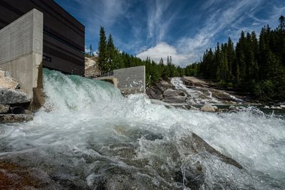 Vannkraft utgjorde 90,1 prosent av den totale strømproduksjonen i Norge i andre kvartal.  Her fra Tosendalen vannkraftanlegg  i Brønnøy kommune i Nordland.