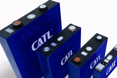 Battericeller fra CATL. Den kinesiske produsenten skal åpne ny fabrikk i Ungarn.