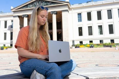 Apple har oppdatert designet på nye Macbook Air til å bli mer likt Pro-maskinene.