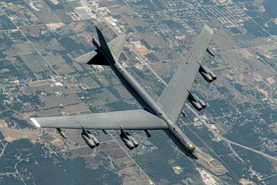 Alle dagens B-52 Stratofortress er bygget i 1961 og 1962, og de har motorer som ikke har vært produsert siden 1984. Rolls-Royce skal levere nye motorer som vil gjøre flyene mer effektive og forlenge levetiden.