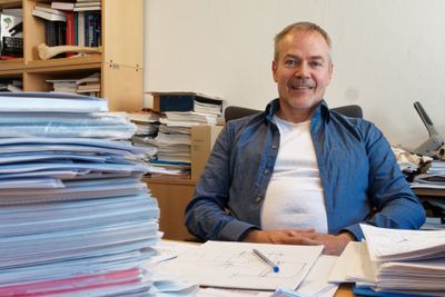 Bjørn Skallerud, professor ved Institutt for konstruksjonsteknikk på NTNU støtter Veidekkes ambisjoner om å kutte utslipp gjennom å bruke slankere konstruksjoner.