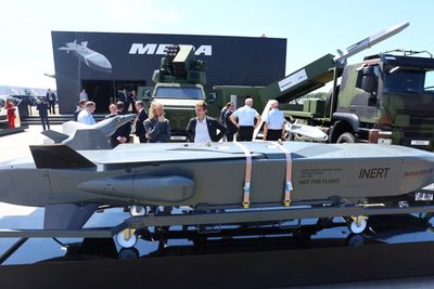 Hackere selger stjålne data fra rakettprodusenten MBDA Missile Systems. Bildet viser firmaets stand under luftfartsmessen ILA i Berlin i juni.