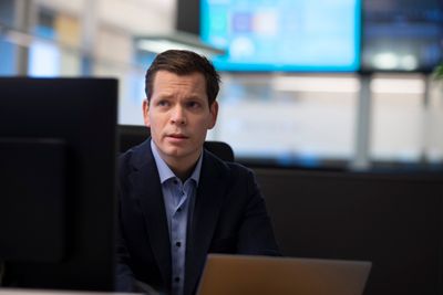 Thorbjørn Busch, senior sikkerhetsanalytiker i Telenor, advarer mot nye svindelmetoder. 