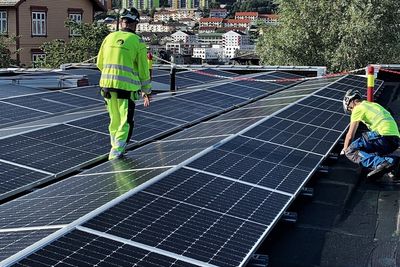 Installasjon av solceller kvalifiserer til full støtte i den nye ordningen.