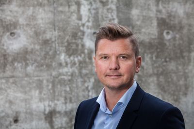 De aller minste bedriftene har mer til felles med privatmarkedet enn med bedrifter med 50 ansatte eller flere, sier Joachim Dagenborg i SMB Norge.