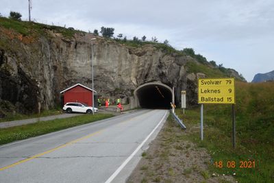  Den undersjøiske Nappstraumtunnelen (1780 meter lang) er en del av E10 i Vestvågøy og Flakstad kommuner.