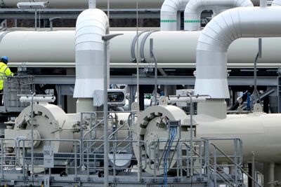– De har kanskje innsett at infrastrukturen ikke vil tas i bruk. Da har den ikke så mye verdi for russerne, sier Nupi-forsker Jakub M. Godzimirski om spekulasjonene om at Russland kan ha ødelagt sine egne gassledninger. På bildet: Rør tilknyttet gassledningen Nord Stream 2 i Lubmin, Tyskland.