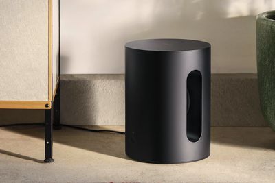 Sonos Sub Mini gjør seg godt i stua. Det kan vi ikke si om alle konkurrenter.