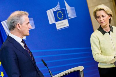 EU-kommisjonen Ursula von der Leyen åpner nå for at EU innfører et midlertidig pristak for gass. Norges statsminister Jonas Gahr Støre har vært negativ til dette i tidligere diskusjoner.