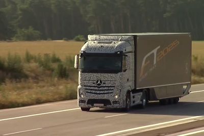 Om alt går etter planen vil den selvkjørende lastebilen kunne kjøre fra Norge til Nederland helt uten sikkerhetssjåfør. 