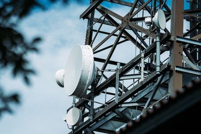 Beregninger fra Nasjonal kommunikasjonsmyndighet (Nkom) viser at nærmere 46 prosent av husstandene i Norge vil kunne motta 5G-signaler med en nedlastningshastighet på 100 Mbit/s eller mer. 