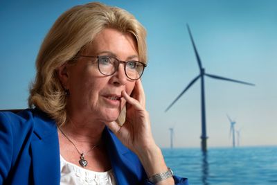 Åslaug Haga mener det er helt nødvendig å bygge ut mer vindkraft på land om vi skal nå klimamålene. – Kommunene bør ikke si nei på autopilot. De bør tenke grundig gjennom hva en vindpark kan bety for sysselsetting og inntekter til kommunen, sier hun.