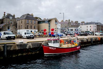 Shetland er uten internett etter at Shefa 2-kabelen har røket for andre gang på en uke.
