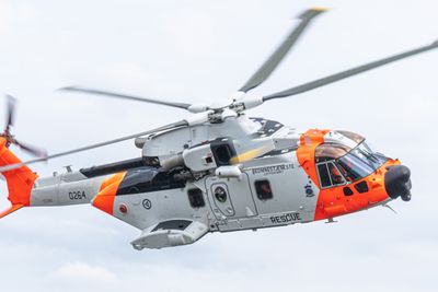 Norges nye redningshelikopter AW101 Sar Queen, her på trening utenfor Egersund.