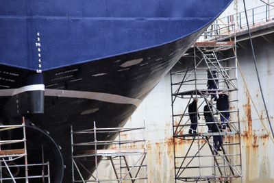 Verftene er navet i den maritime industrien. Regjeringen har vært ute og møtt næringen i forberedelsene til en verftspakke. Den kom ikke i statsbudsjettet for 2023, som næringen håpet på. 