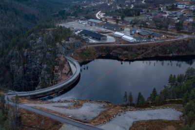De fleste norske damanlegg ligger utenfor allfarvei og har lite skadepotensial for mennesker. Bildet viser en av Agder Energis dammer i Setesdal .