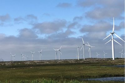 COWI og IFE undersøker hvordan et solkraftverk kan integreres med vindkraftverket på Smøla.