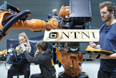 Laboratoriearbeid ved NTNU. Nå vil NTNU be UD og PST om hjelp til bakgrunnssjekk av utenlandske søkere til forskerstillinger. 