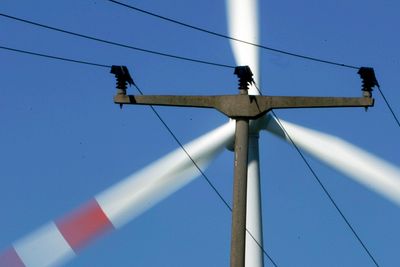 Milde temperaturer og økende vindkraftproduksjon, senker kraftprisen i Europa.