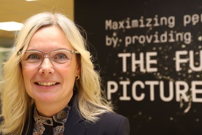 Lisa Edvardsen Haugan er utdannet økonom og har erfaring fra både den sivile og forsvarsdelen av Kongsberg-Gruppen. Hun mener at de ulike deler av Kongsberg jobber godt sammen og  gir kundene mer helhetlige produkter og tjenester, spesielt i kombinasjon med  Kongsberg Digital.