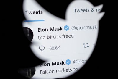 Elon Musk mener han har «frigjort» Twitter ved å kjøpe selskapet. Mange har allerede forlatt tjenesten på grunn av oppkjøpet, men det gjenstår å se om dette er noe som vil eskalere.