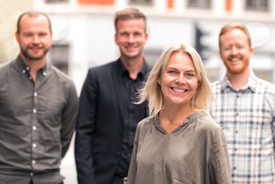 Capra Consulting henter Anita Jenbergsen som leder for nysatsingen. Her står hun sammen med Ørjan Bøe Thygesen, daglig leder for Capra Consulting, Rolf Rønning, daglig leder av Liflig, og Aslak Ege, konsernsjef i Capra Group.