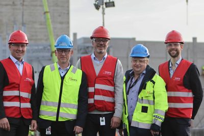 Fred. Olsen, Hafslund og Ørsted vil samarbeide med Nexans om havvind i Norge. Fra venstre: Jon Kippenes (Blåvinge), Bjørn Sanden (Nexans), Christian Sjødin (Blåvinge), Jon Arne Häll (Nexans) og Arne Lie-Rasmussen (Blåvinge).