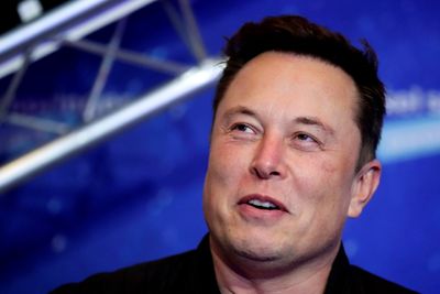 Elon Musk kjøpte Twitter for 44 milliarder dollar i oktober. Nå vil milliardæren gjenopprette utestengte kontoer.