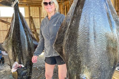 Grete Sollesnes Winther er en like ivrig fisker som sin mann, og i sommer kunne paret dra en storfangst på to kveiter på 85 og 54 kilo i Vestfjorden, der de har hytte. Det var så mye fisk at lokalsamfunnet ble invitert til å dele på fangsten.